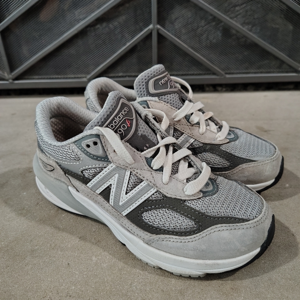 LIKE NEW Child Size 13 New Balance 990 v6